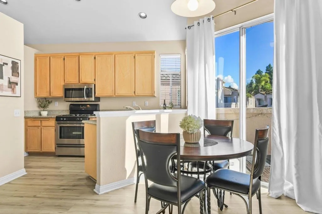 1386 Serena Circle  home-pic-8
