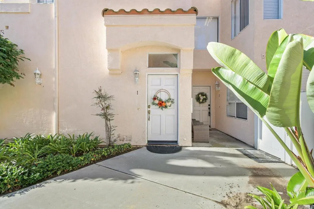 1386 Serena Circle  home-pic-1