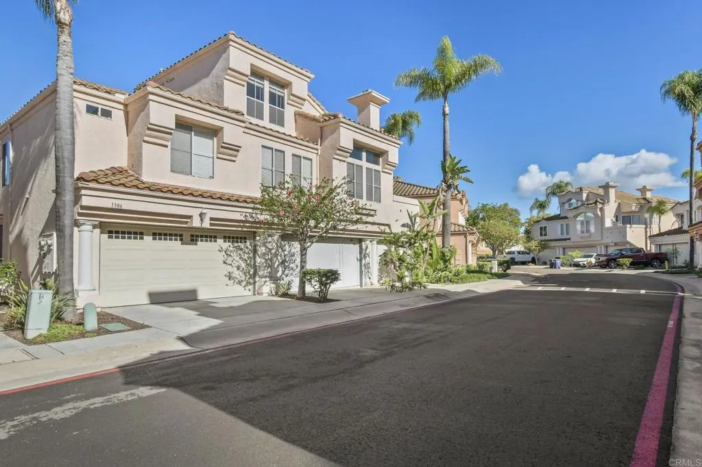 1386 Serena Circle  home-pic-25
