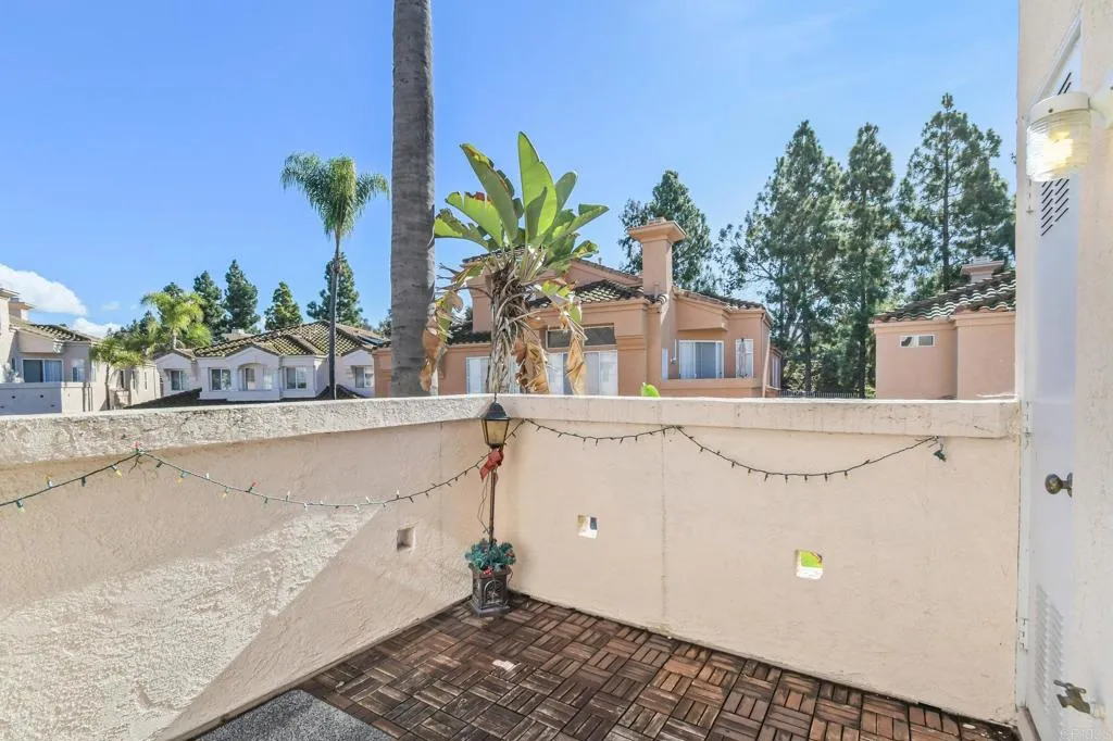 1386 Serena Circle  home-pic-22