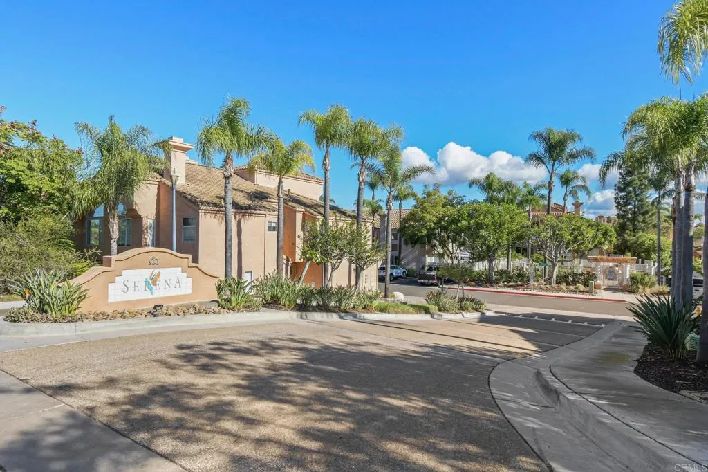 1386 Serena Circle  home-pic-31