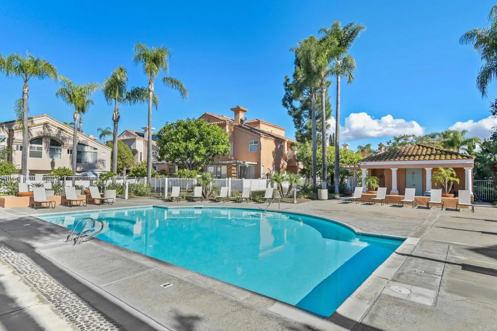 1386 Serena Circle  home-pic-32