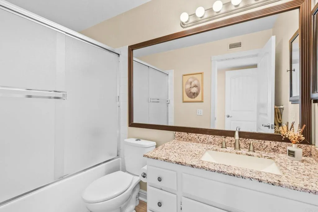 1386 Serena Circle  home-pic-17