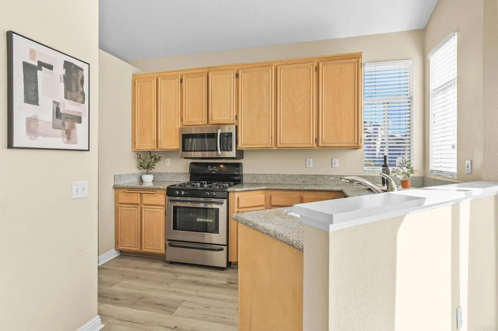 1386 Serena Circle  home-pic-10