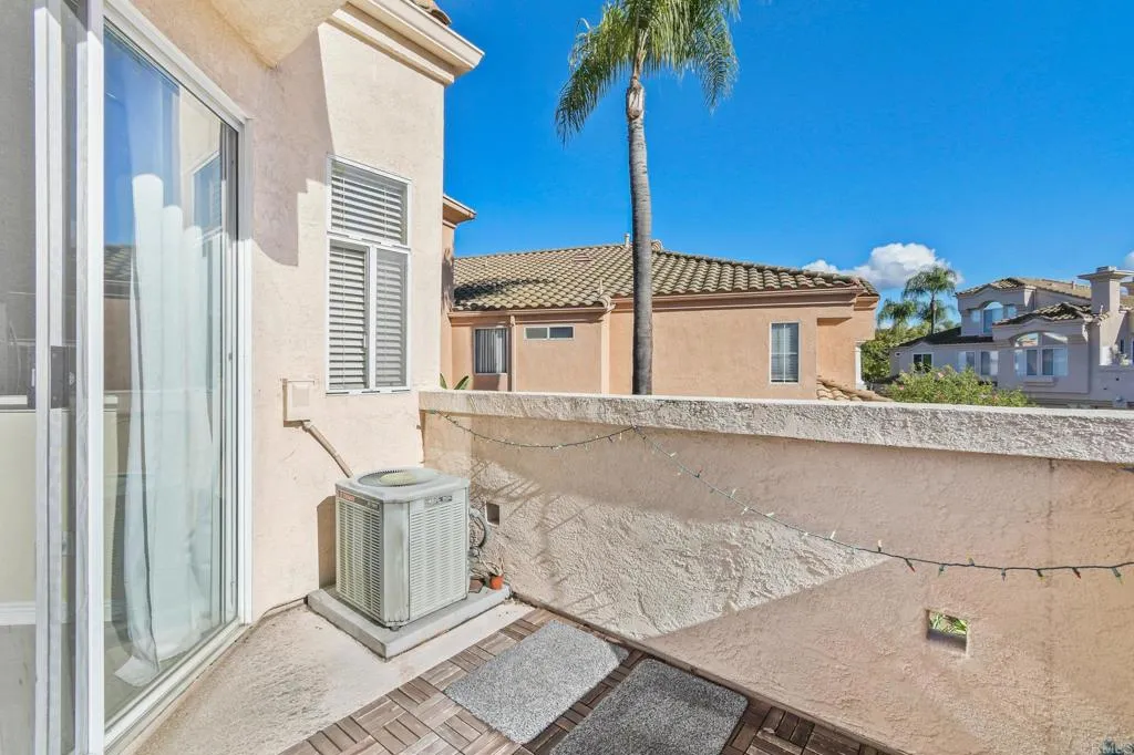 1386 Serena Circle  home-pic-23