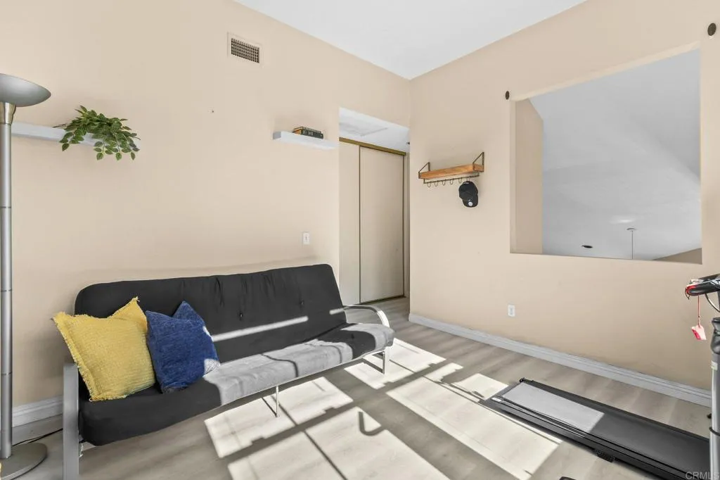 1386 Serena Circle  home-pic-19