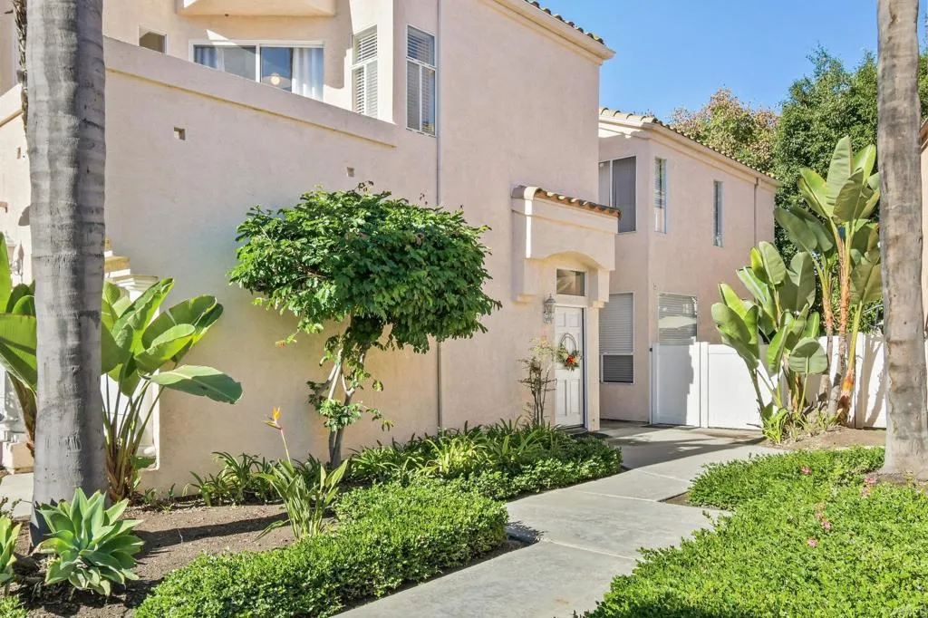 1386 Serena Circle  home-pic-26