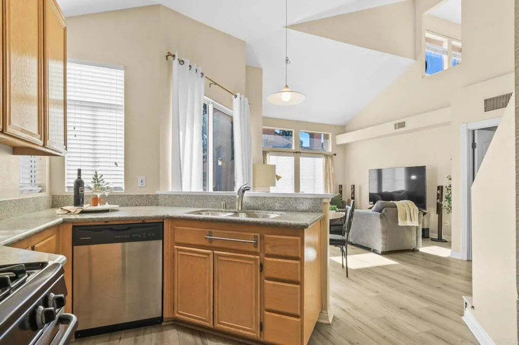 1386 Serena Circle  home-pic-12