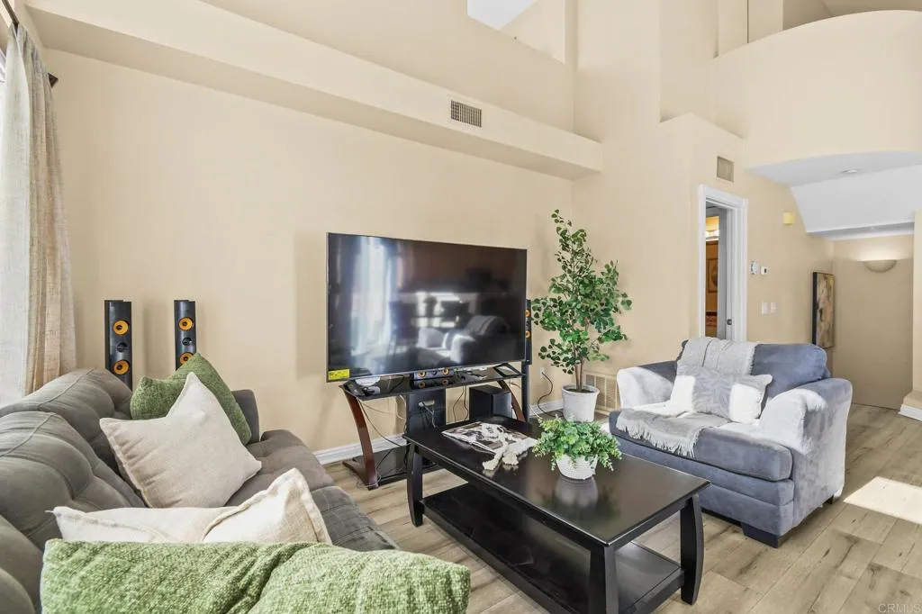 1386 Serena Circle  home-pic-4