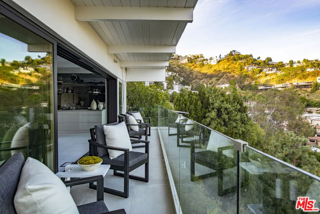 8638 Hollywood Boulevard, Los Angeles, California 90069 home-pic-15