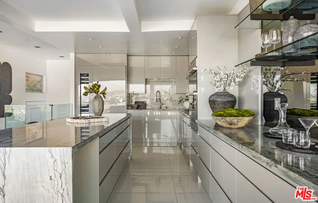 8638 Hollywood Boulevard, Los Angeles, California 90069 home-pic-14