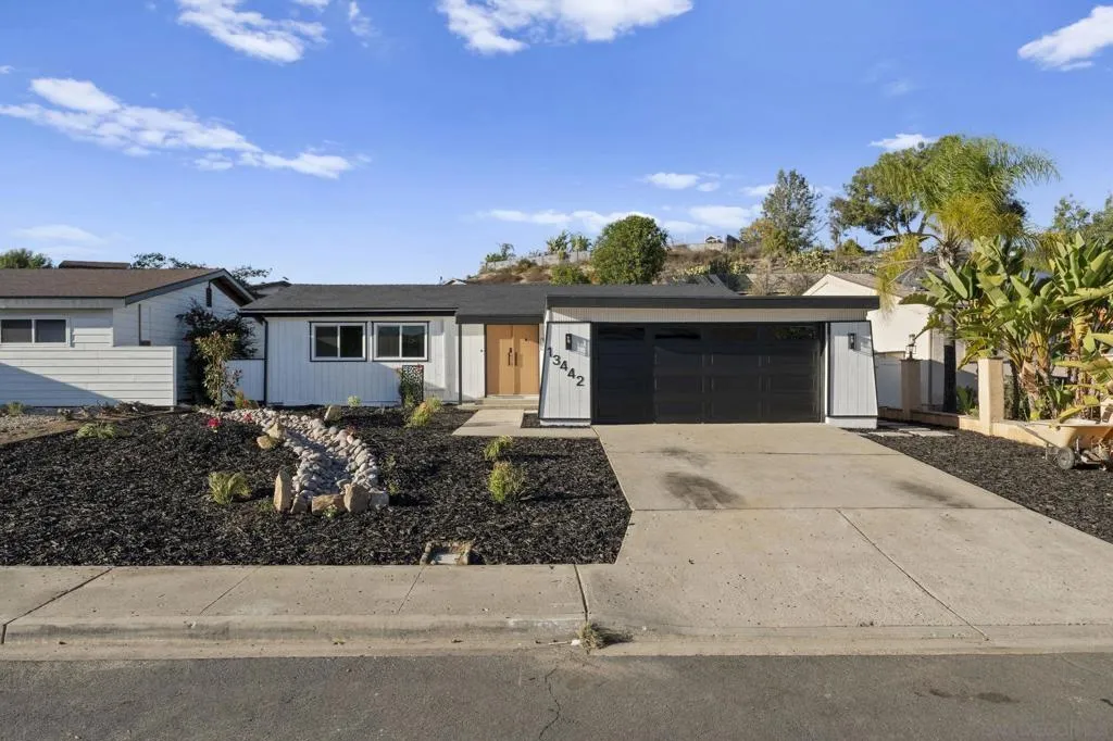 13442 Mountainside Dr, Poway, California 92064 home-pic-1