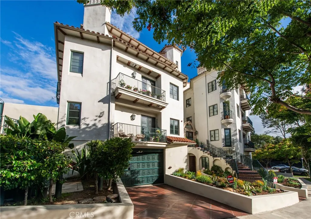 558 Hillgreen Drive 207, Beverly Hills, California 90212 home-pic-3