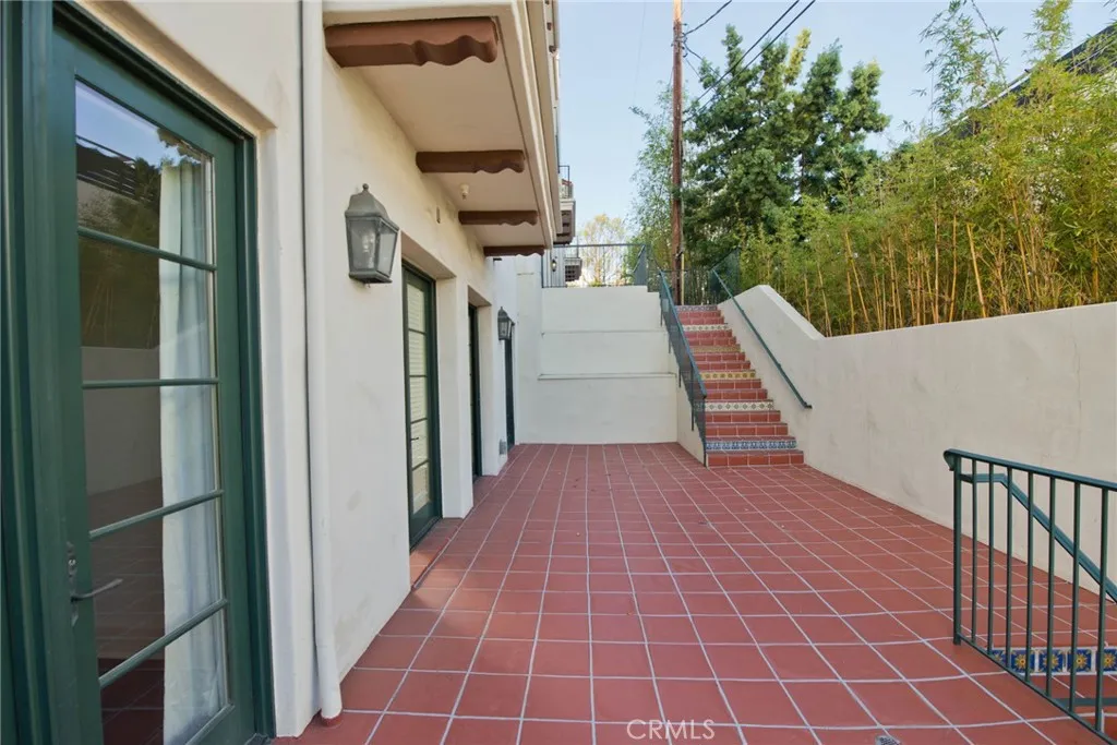 558 Hillgreen Drive 207, Beverly Hills, California 90212 home-pic-18