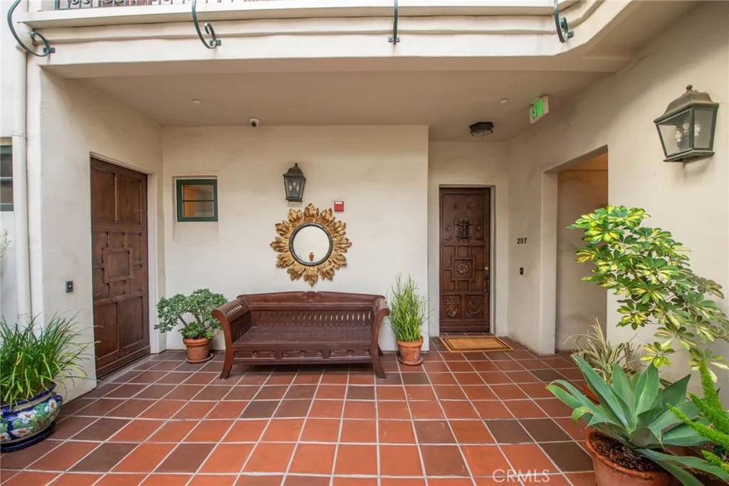 558 Hillgreen Drive 207, Beverly Hills, California 90212 home-pic-5