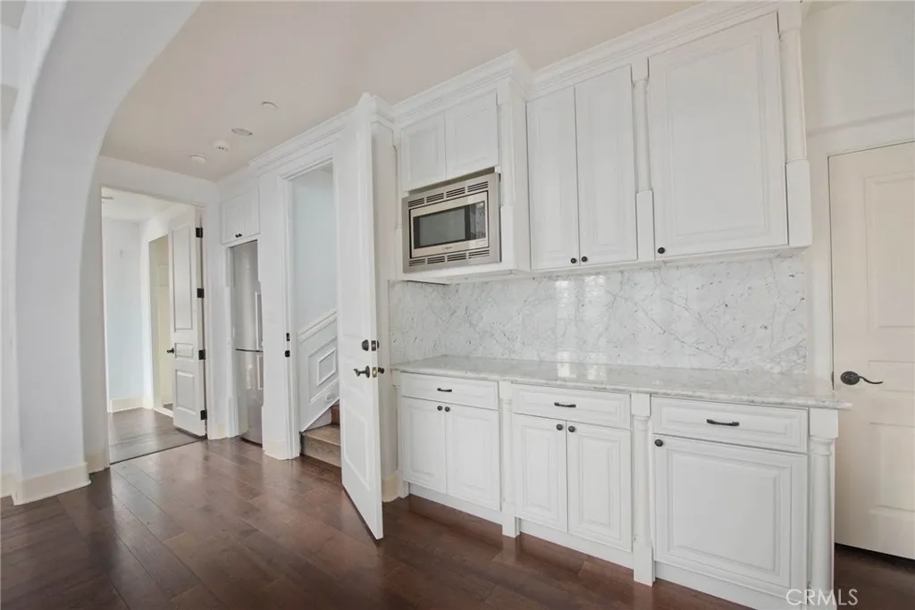 558 Hillgreen Drive 207, Beverly Hills, California 90212 home-pic-28