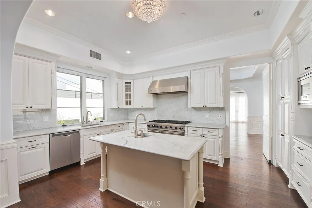 558 Hillgreen Drive 207, Beverly Hills, California 90212 home-pic-11