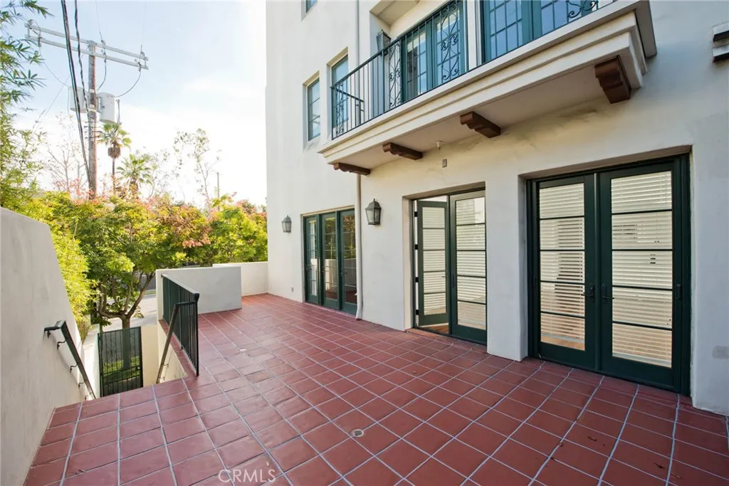 558 Hillgreen Drive 207, Beverly Hills, California 90212 home-pic-19