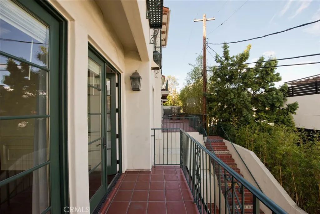 558 Hillgreen Drive 207, Beverly Hills, California 90212 home-pic-17