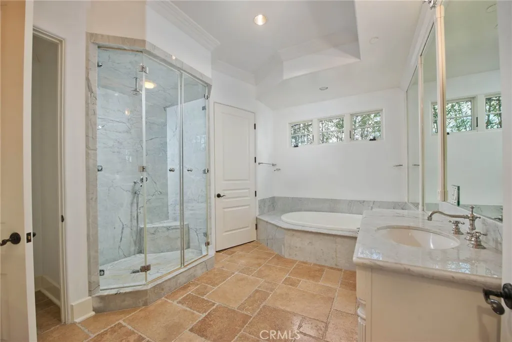558 Hillgreen Drive 207, Beverly Hills, California 90212 home-pic-34