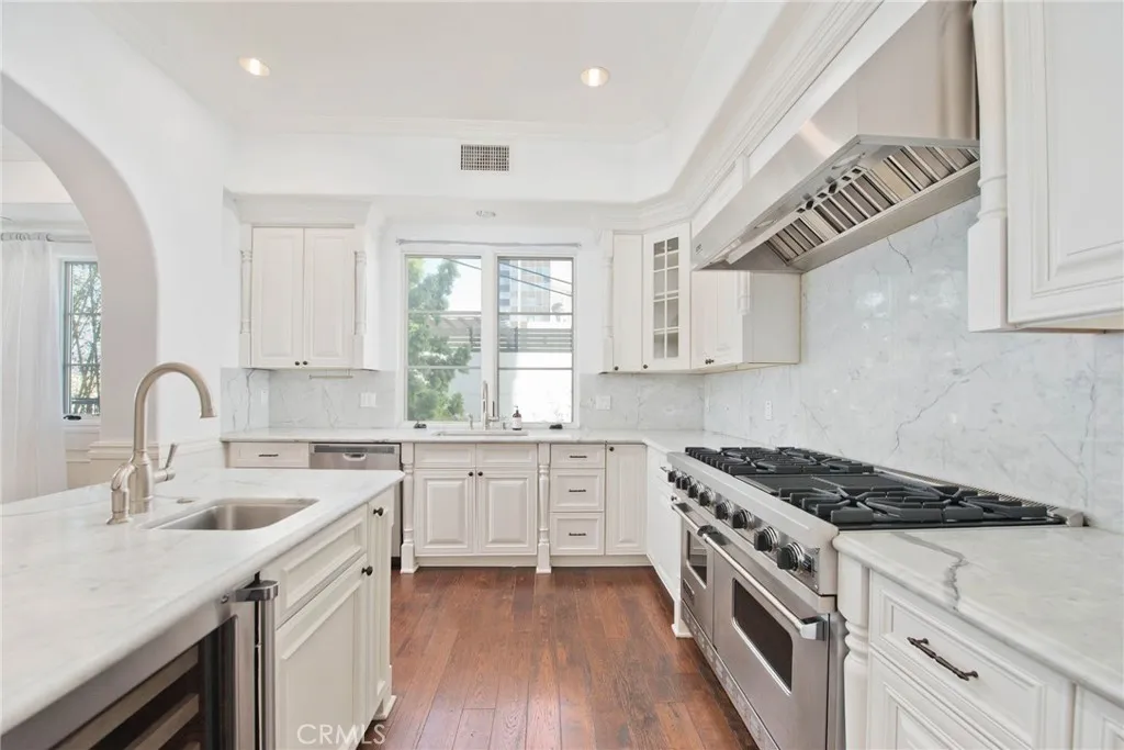 558 Hillgreen Drive 207, Beverly Hills, California 90212 home-pic-14
