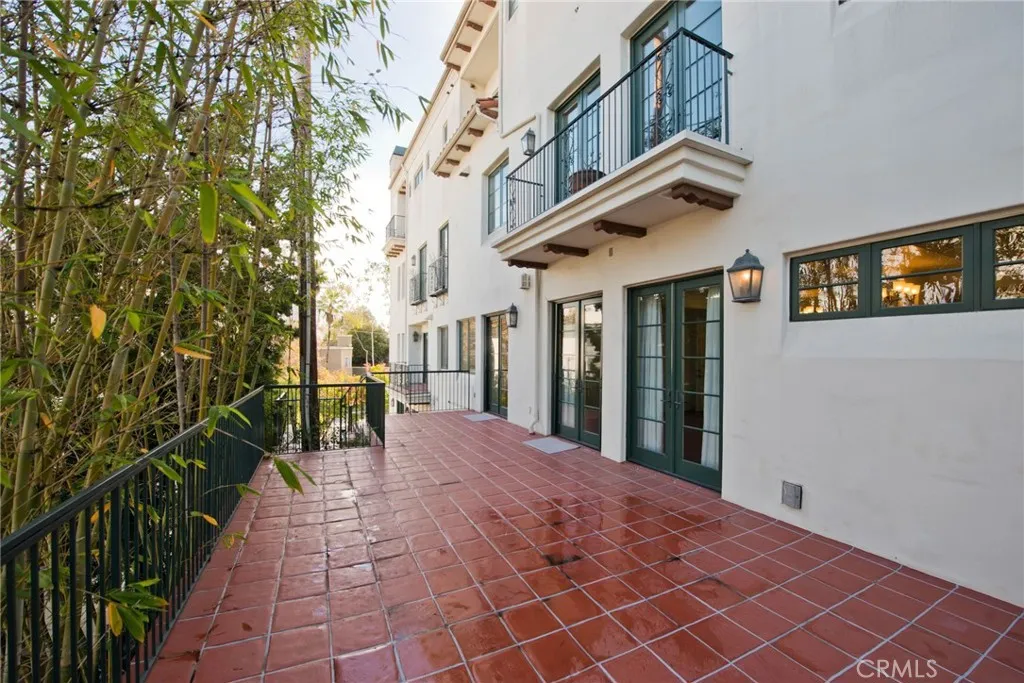 558 Hillgreen Drive 207, Beverly Hills, California 90212 home-pic-16