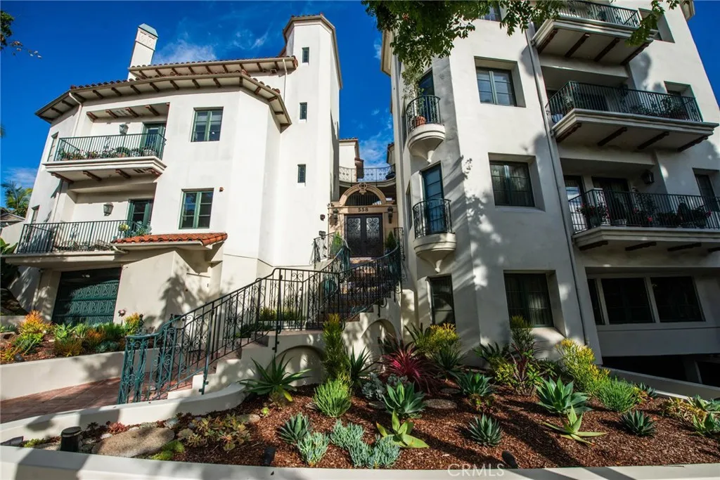 558 Hillgreen Drive 207, Beverly Hills, California 90212 home-pic-0