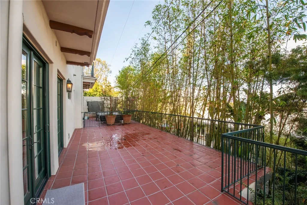 558 Hillgreen Drive 207, Beverly Hills, California 90212 home-pic-15