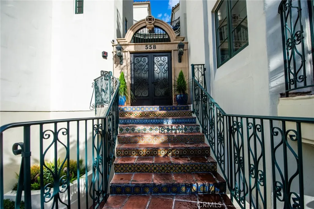 558 Hillgreen Drive 207, Beverly Hills, California 90212 home-pic-2