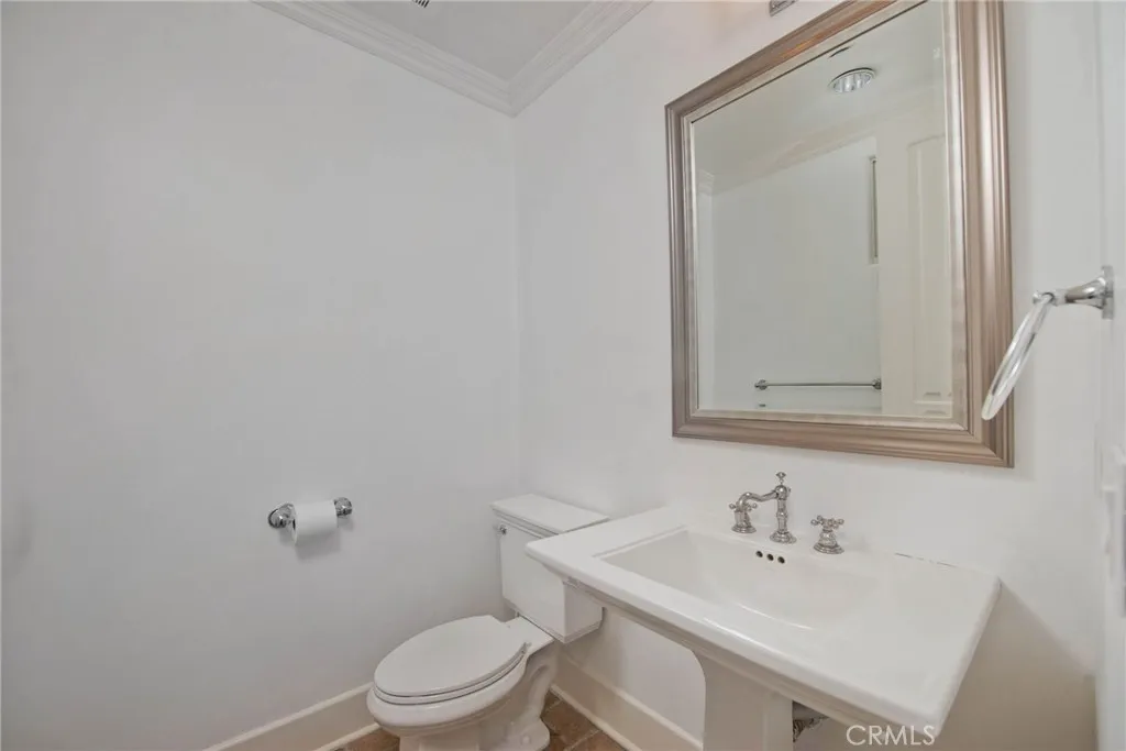558 Hillgreen Drive 207, Beverly Hills, California 90212 home-pic-31