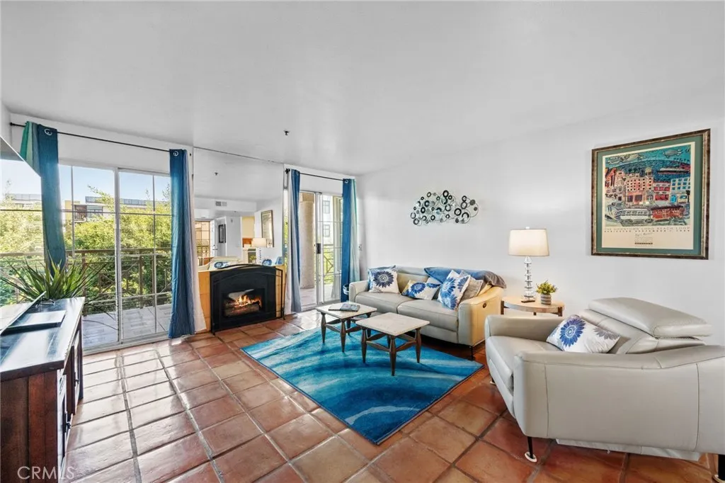 801 Pine Avenue 304, Long Beach, California 90813 home-pic-0