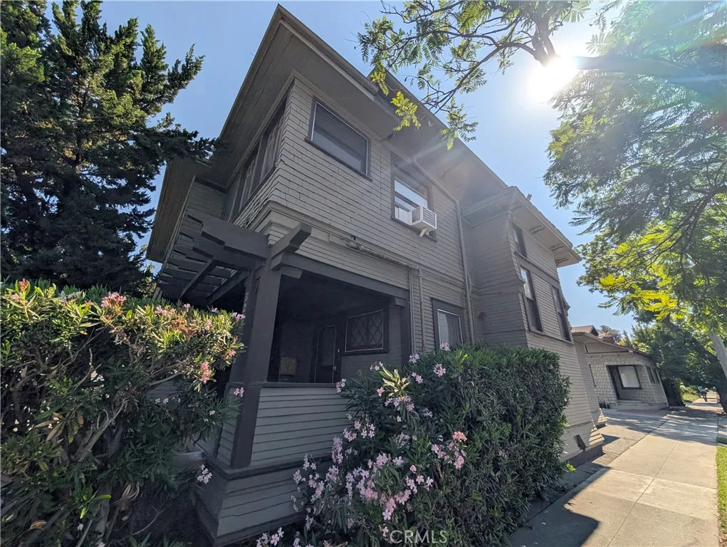 325 S Los Robles Avenue, Pasadena, California 91101 home-pic-7