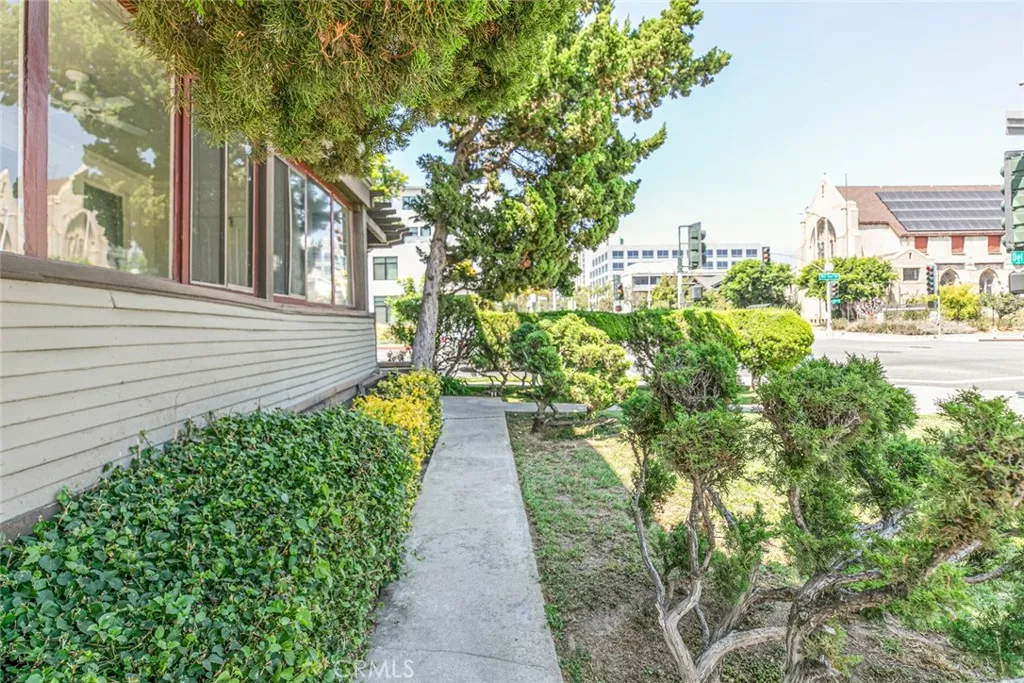 325 S Los Robles Avenue, Pasadena, California 91101 home-pic-23