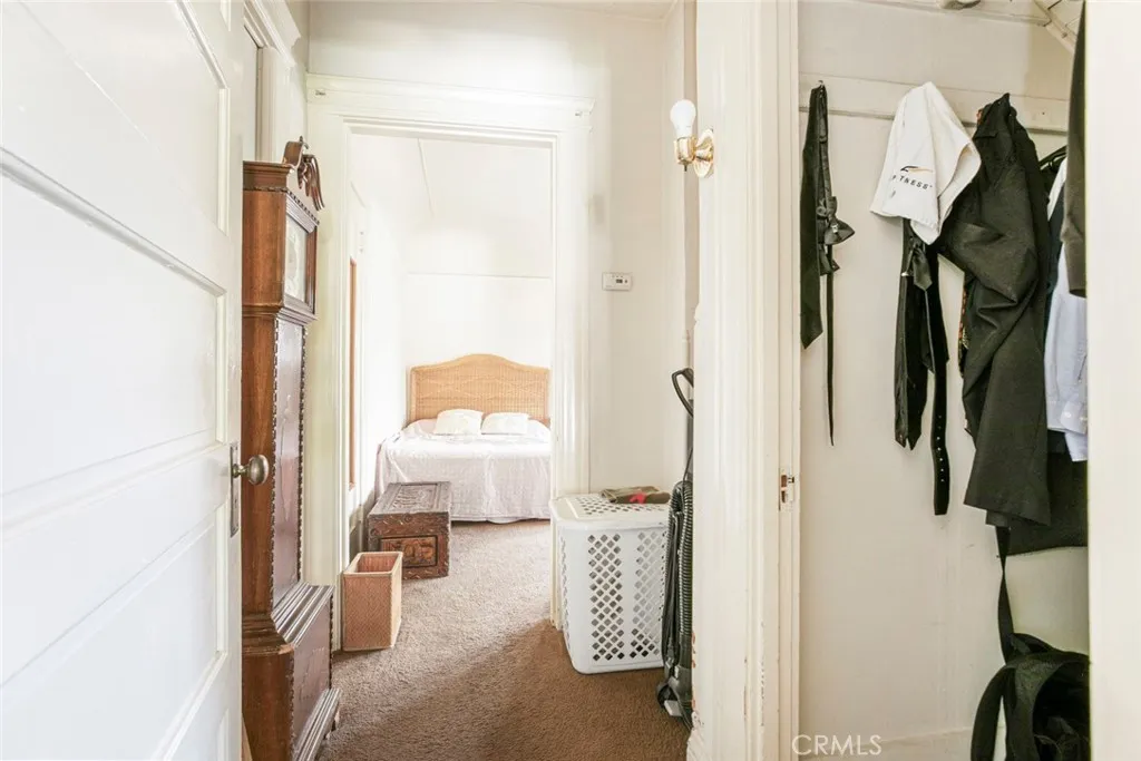 325 S Los Robles Avenue, Pasadena, California 91101 home-pic-52