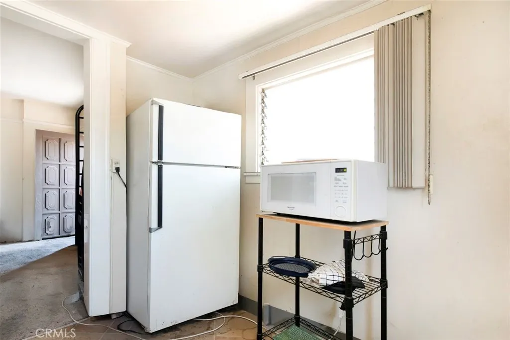 325 S Los Robles Avenue, Pasadena, California 91101 home-pic-44