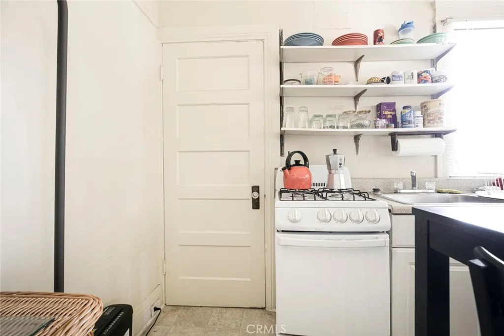 325 S Los Robles Avenue, Pasadena, California 91101 home-pic-51