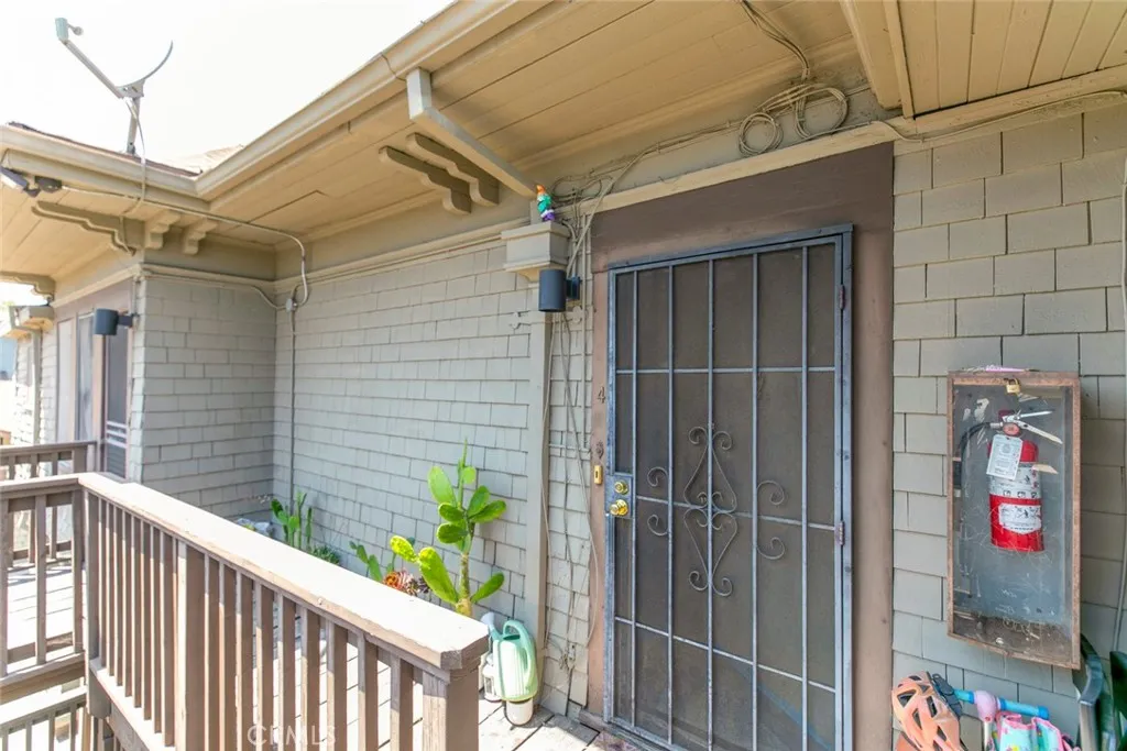 325 S Los Robles Avenue, Pasadena, California 91101 home-pic-22