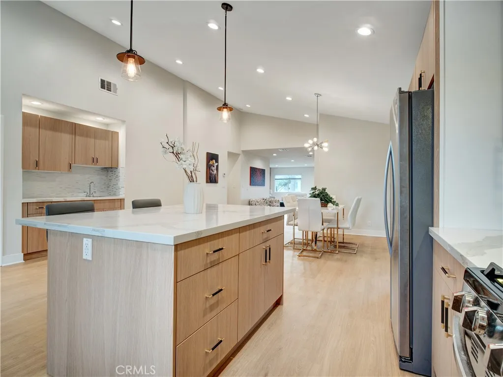 17961 Martha Street, Encino, California 91316 home-pic-11