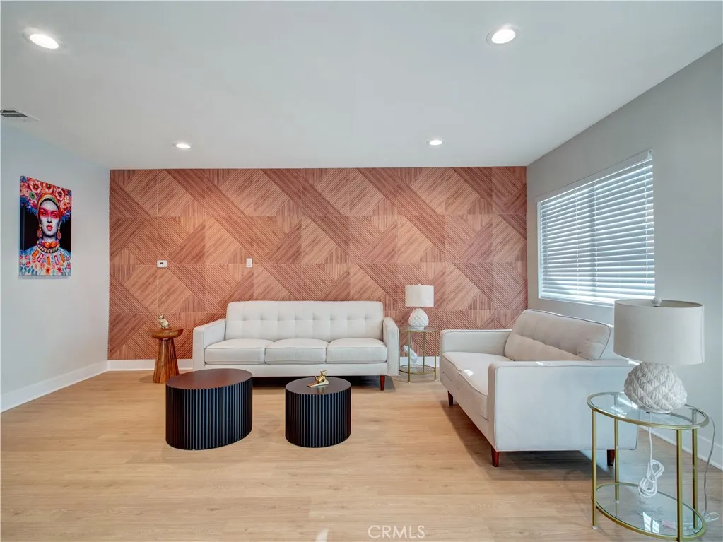 17961 Martha Street, Encino, California 91316 home-pic-4