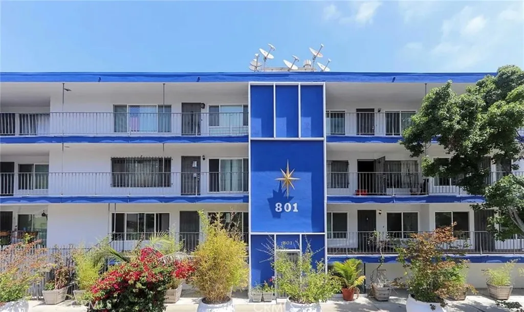 801 E 1st Street 9, Long Beach, California 90802 home-pic-0