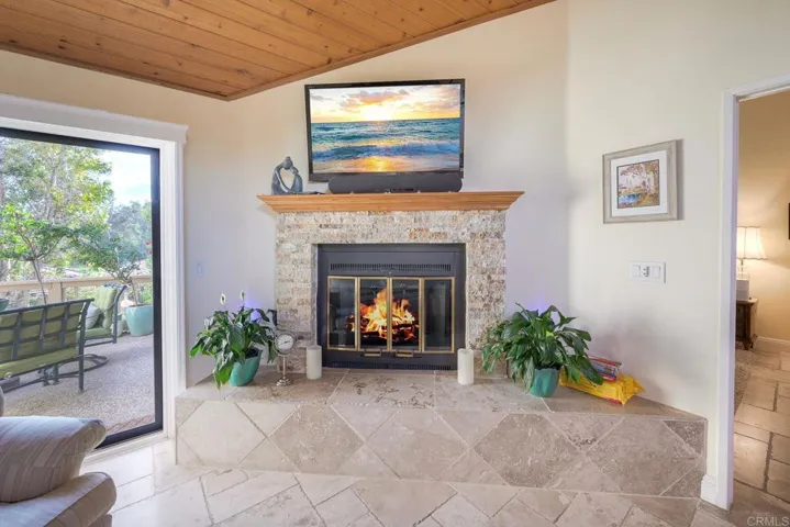 8539 Circle R Valley Lane, Escondido, California 92026