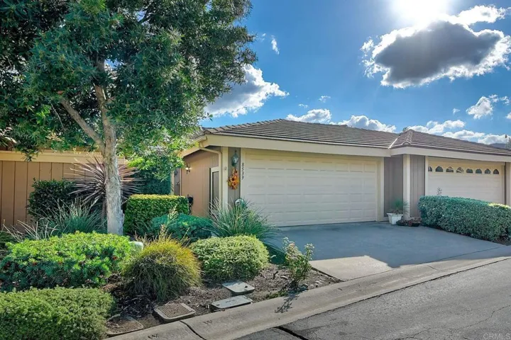 8539 Circle R Valley Lane, Escondido, California 92026