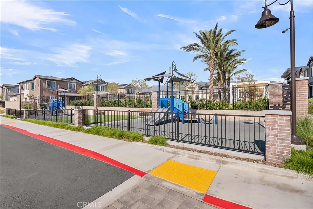 6589 Grotto Lane 3, Fontana, California 92336 home-pic-34