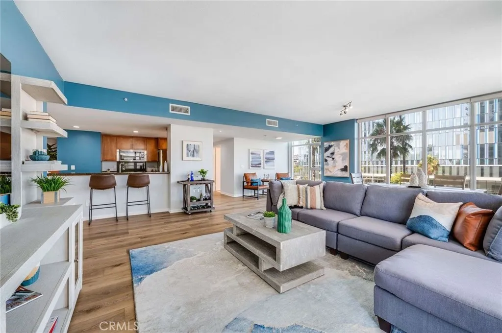 400 W Ocean Boulevard 206, Long Beach, California 90802 home-pic-1
