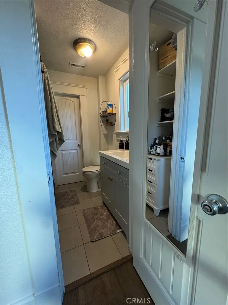 1355 N Gordon Street, Pomona, California 91768 home-pic-36