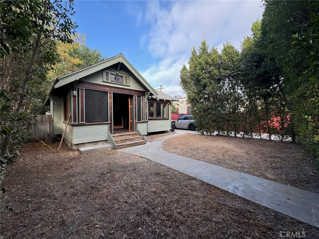 1355 N Gordon Street, Pomona, California 91768 home-pic-9