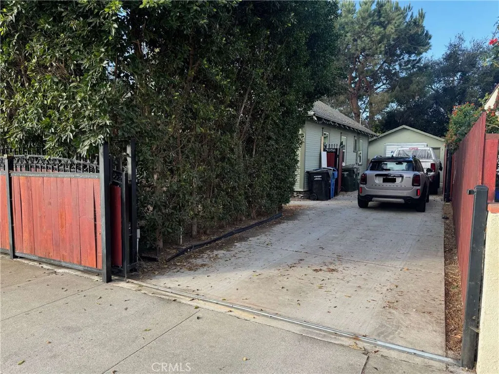 1355 N Gordon Street, Pomona, California 91768 home-pic-6