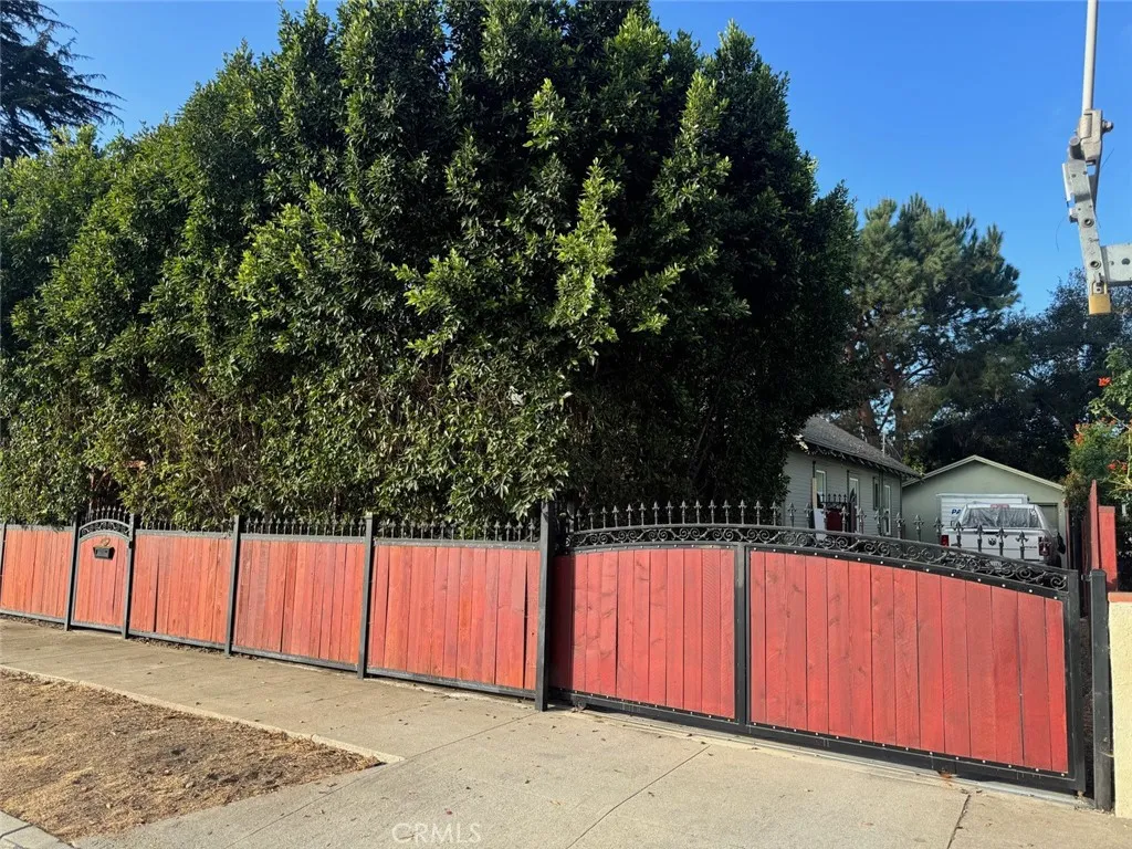 1355 N Gordon Street, Pomona, California 91768 home-pic-5