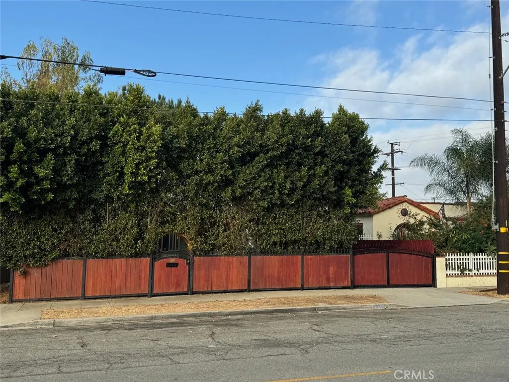 1355 N Gordon Street, Pomona, California 91768 home-pic-3