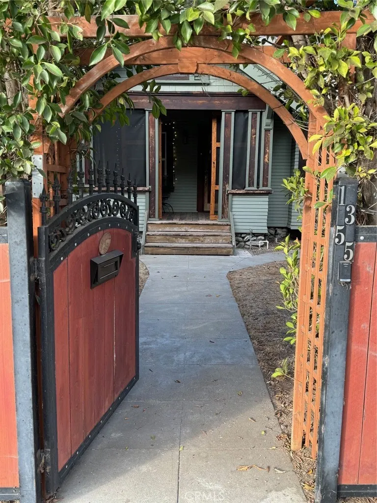 1355 N Gordon Street, Pomona, California 91768 home-pic-8
